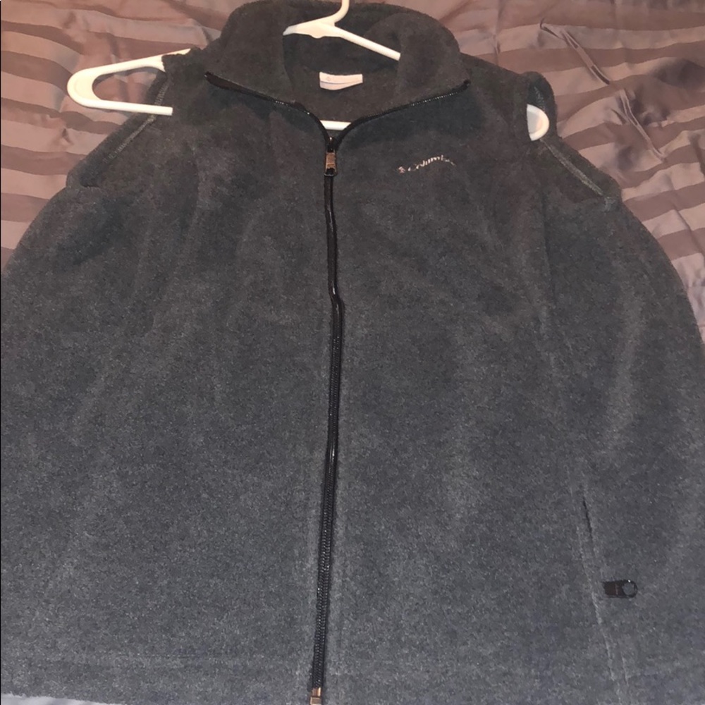Like new size large Columbia vest